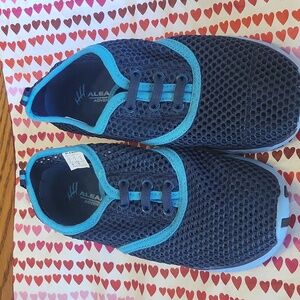 NWOT ALEADER AQUA shoes.